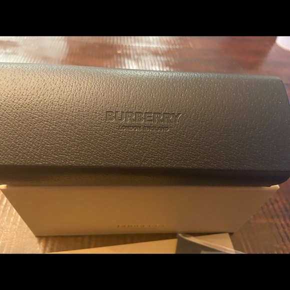 Burberry Black contemporary wrap sunglasses - Picture 4 of 5